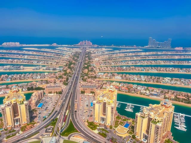 Dubai Explorer