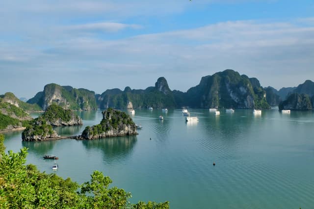 Hanoi, Ha Long Bay & Da Nang Tour