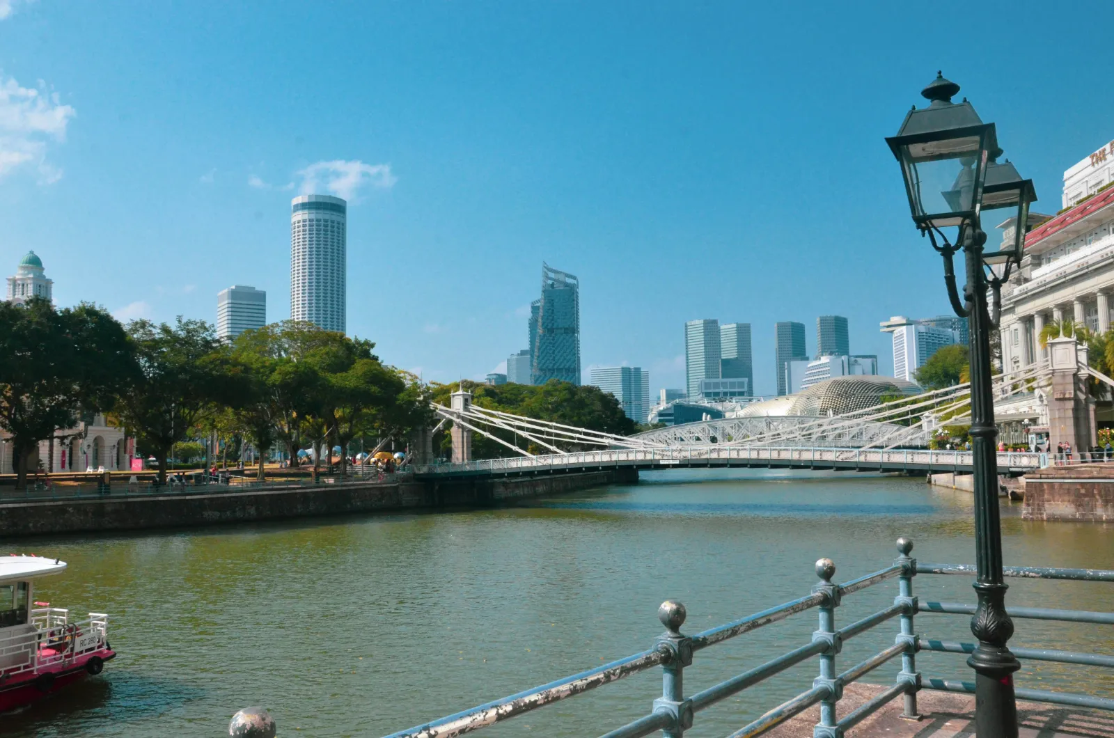Cavenagh Bridge crossing the Singapore River in the old colonial heart of the city