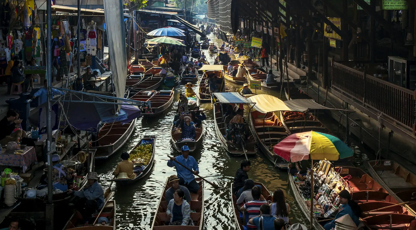 Vendor boats crowding the canal at the Damnoen Saduak floating market area west of Bangkok