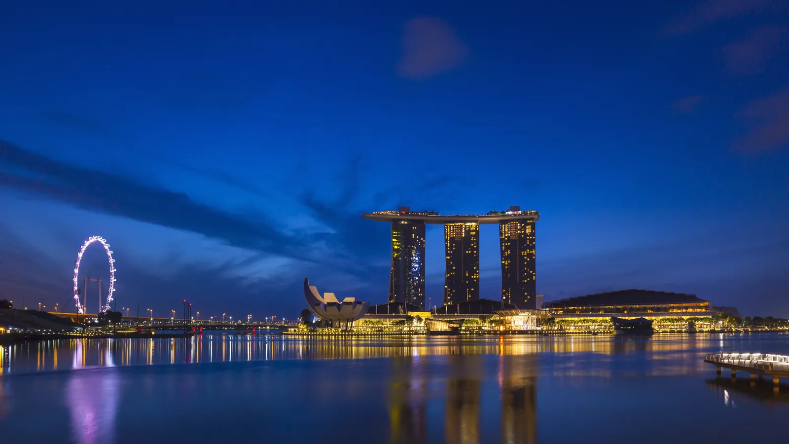 Marina Bay Sands: SkyPark, Light Show and Marina Bay Walk